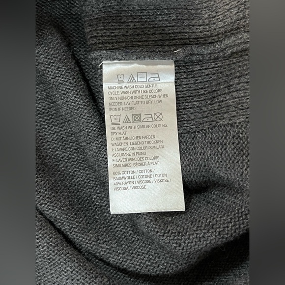 H by HALSTON Charcoal gray crew neck sweater size S. - Picture 11 of 13